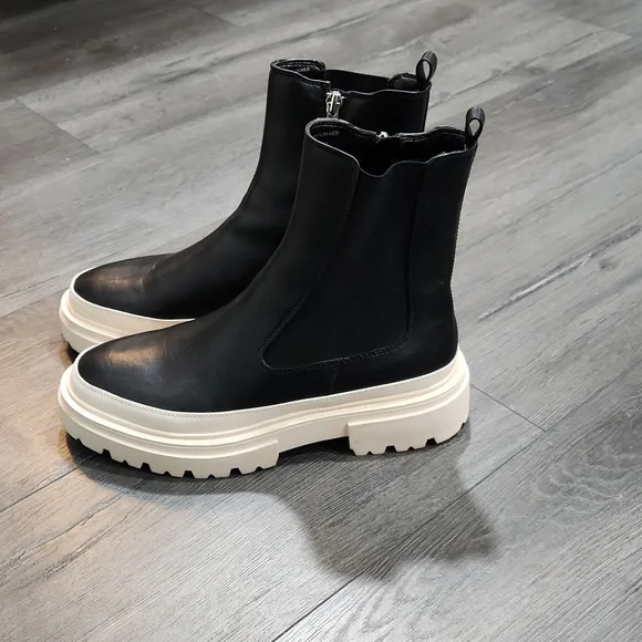 Steven by Steve Madden Black armond lug-sole Chelsea Boots size 8m - Picture 10 of 12